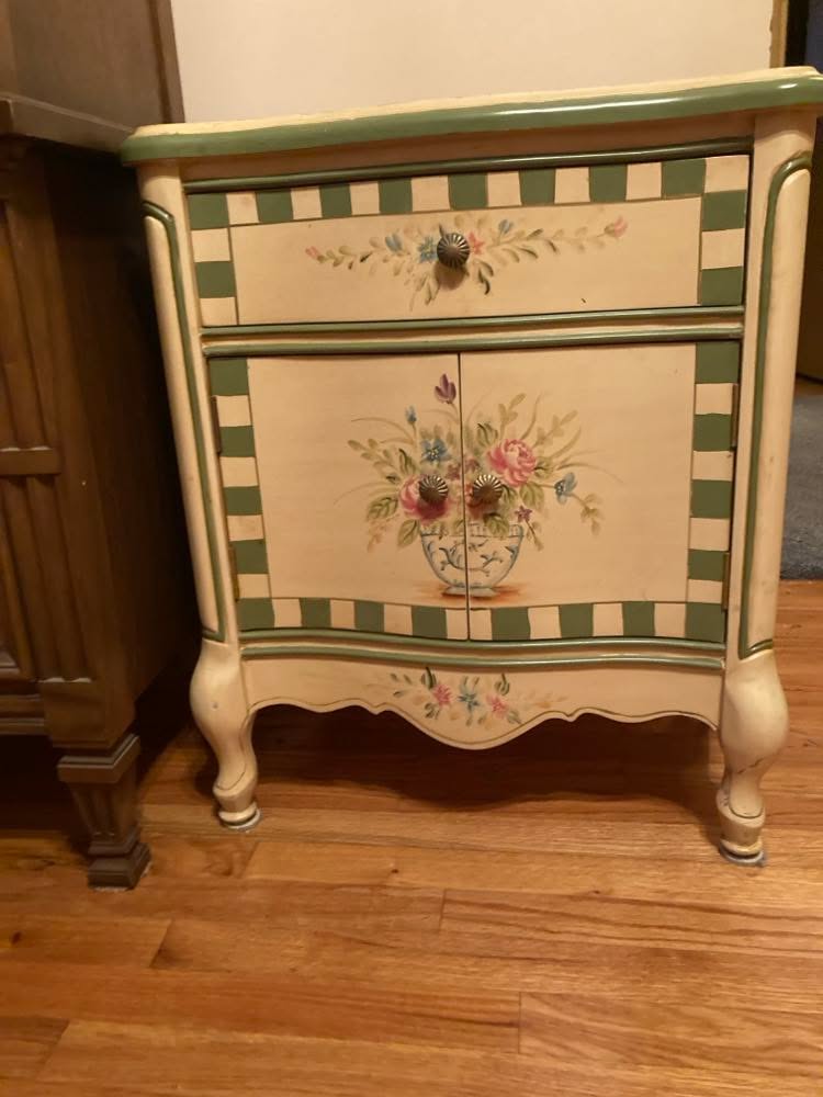 Estate Sale, photo 2