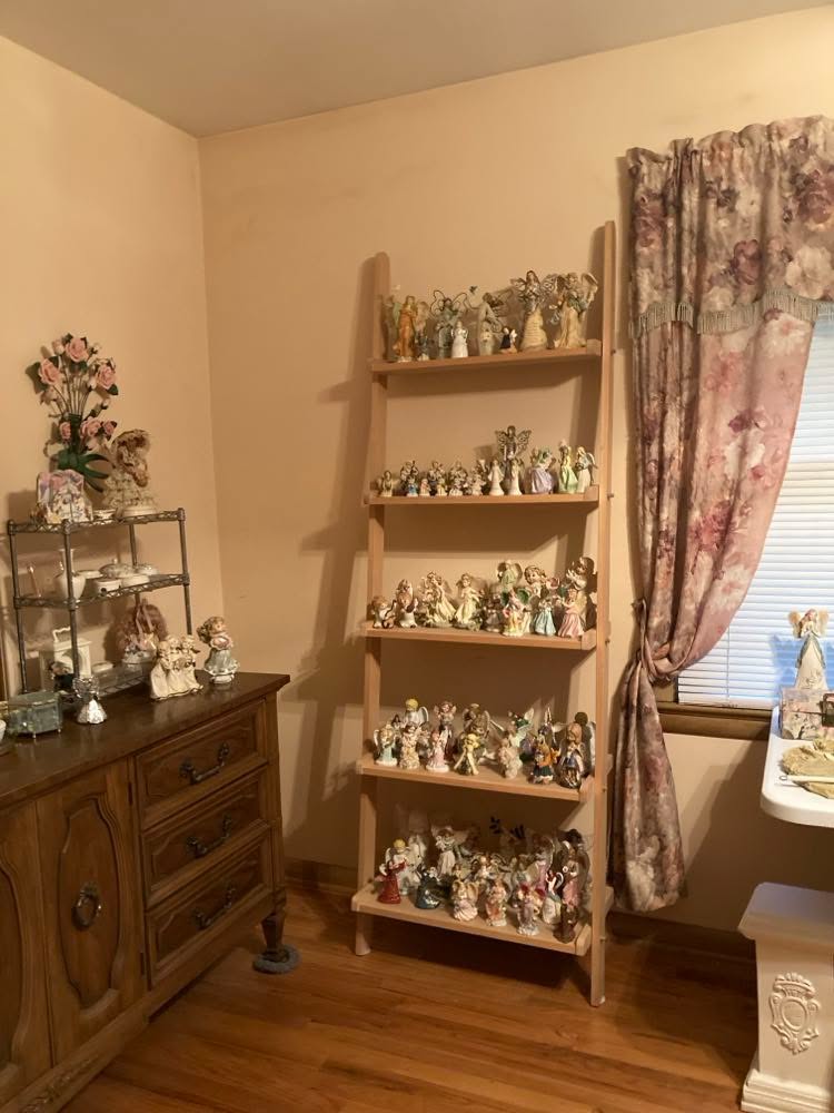Estate Sale, photo 3