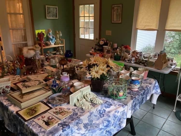 Estate Sale, photo 4